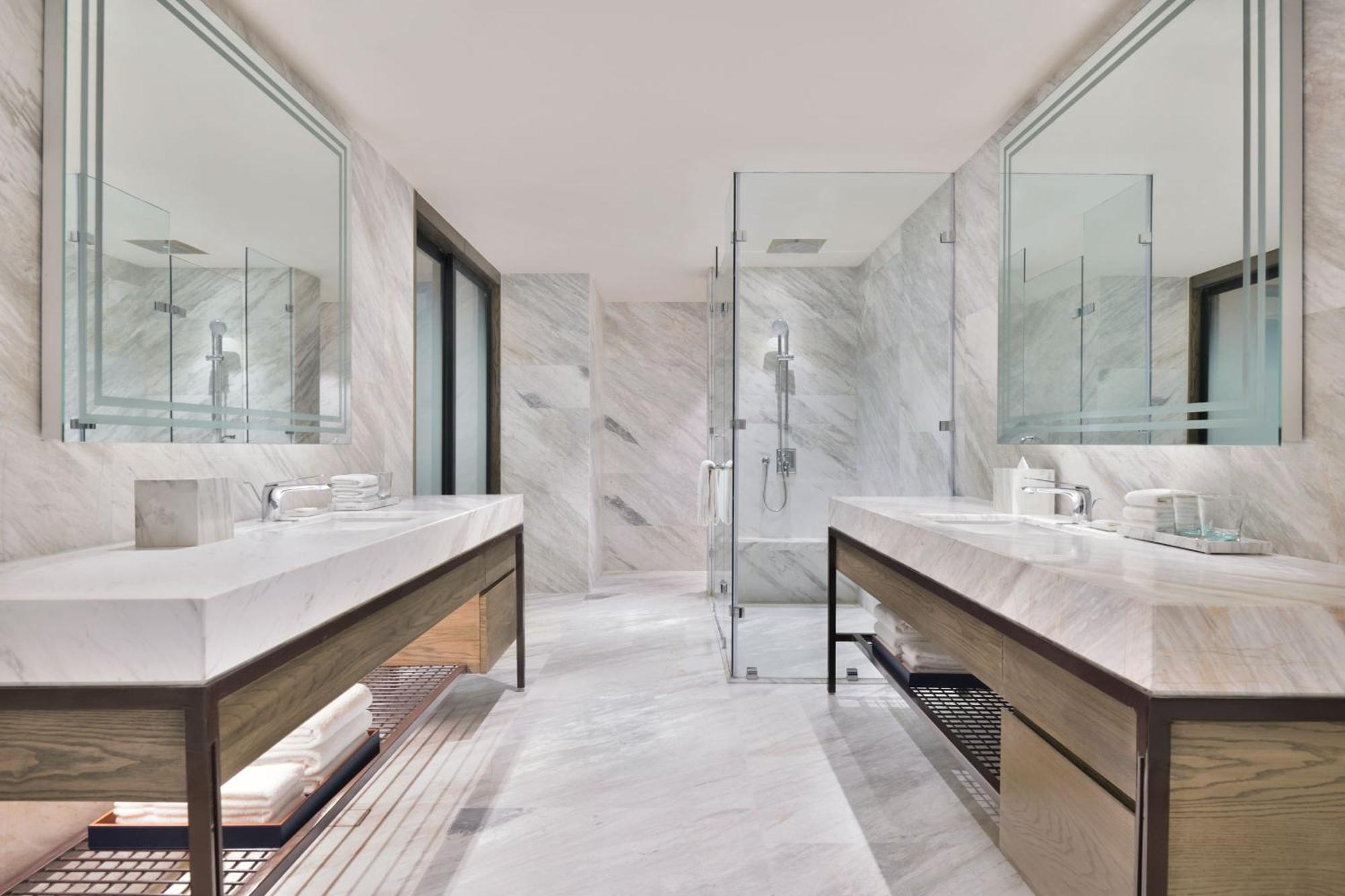 Le Meridien Hotel 5*